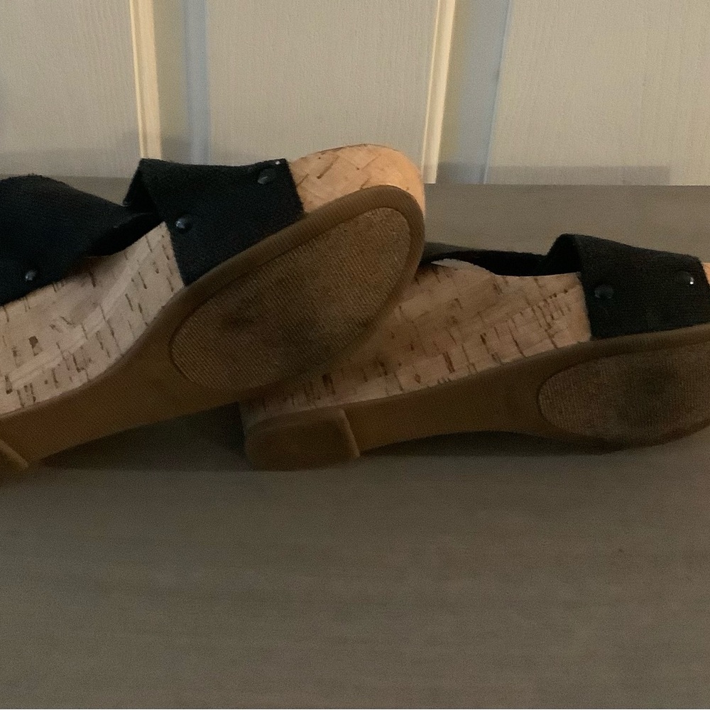 Lucky Brand Black Cork Wedge Sandal, 7 1/2 - Picture 8 of 8
